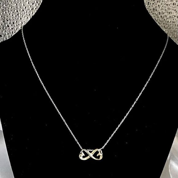 AQA Sterling Silver “Sisters” Heart Pendant - Picture 3 of 10